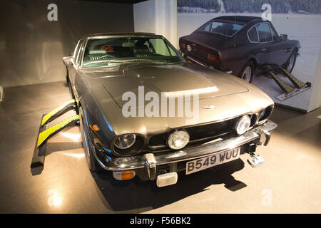 Aston Martin V8 verwendet in James Bond "Hauch des Todes" 1987 Film. BOND IN MOTION, James Bond Ausstellung, London Film Museum UK Stockfoto