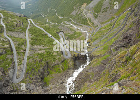 Die Ikonischen verdrehen Straße auf der Trollstigen, Norwegen. Stockfoto