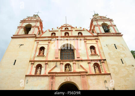 Eine Ansicht des Tempels und ex-Kloster von San Jeronimo in Tlacochahuaya, Oaxaca, Mexiko. Es wurde im 16. Jahrhundert erbaut. Der las Stockfoto