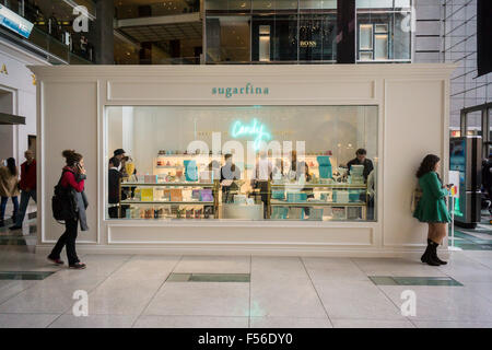 Der Sugarfina wird Store wird auf Samstag, 24. Oktober 2015 im Time Warner Center in New York gesehen.  Die 220 qm große Mini-Shop ist der erste Shop der Ostküste für Beverly Hills Sugarfina. Shop für Erwachsene bietet gehobenen Süßigkeiten einschließlich Fondants aus Italien und $100 Gold als Flocken Gummibärchen. (© Richard B. Levine) Stockfoto