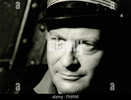 Der deutsche Schauspieler Curd Jürgens in einer Szene aus dem Film "Duell im Atlantik" (The Enemy Below) Stockfoto