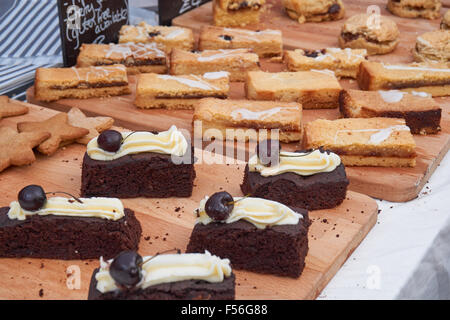 Hausgemachte Kuchen aus Kunsthandwerk zum Verkauf Stockfoto