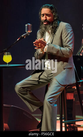 Malmö, Schweden. 28. Oktober 2015. Diego el Cigala (5) Diego el Cigala, Konzert der berühmten Flamenco-Sänger singt während seiner ersten jemals in Malmö. Bildnachweis: Tommy Lindholm/Pacific Press/Alamy Live-Nachrichten Stockfoto