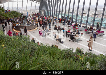 Die Sky Garden an der Spitze der 20 Fenchurch Street, Walkie Talkie Wolkenkratzer, London England Vereinigtes Königreich UK Stockfoto