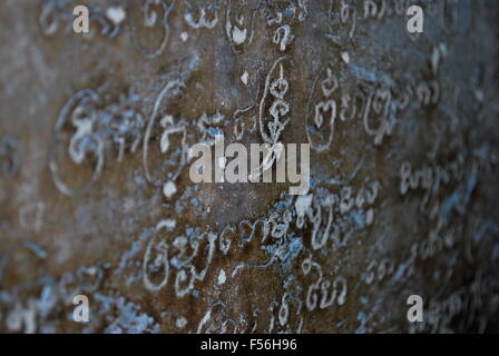 Alten Text in Steinmauer Stockfoto