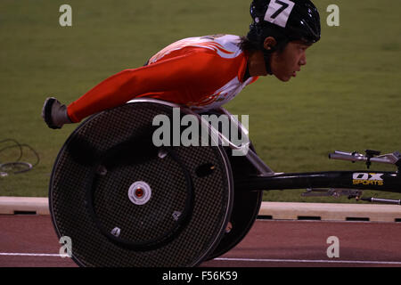 Doha, Katar. 28. Oktober 2015. Event-Übersicht - Herren 800m T54 - Runde 1 Hitze 1 bis 4 auf 2015 IPC Leichtathletik-WM in Doha, Katar. Insgesamt 16 bei Credit: Ionel Sorin Furcoi/Alamy Live News Stockfoto