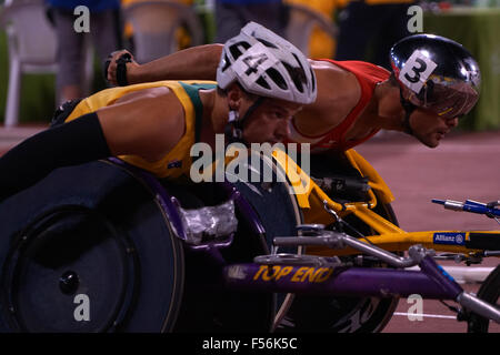 Doha, Katar. 28. Oktober 2015. Event-Übersicht - Herren 800m T54 - Runde 1 Hitze 1 bis 4 auf 2015 IPC Leichtathletik-WM in Doha, Katar. Insgesamt 16 bei Credit: Ionel Sorin Furcoi/Alamy Live News Stockfoto