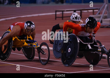 Doha, Katar. 28. Oktober 2015. Event-Übersicht - Herren 800m T54 - Runde 1 Hitze 1 bis 4 auf 2015 IPC Leichtathletik-WM in Doha, Katar. Insgesamt 16 bei Credit: Ionel Sorin Furcoi/Alamy Live News Stockfoto