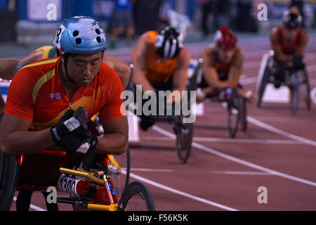 Doha, Katar. 28. Oktober 2015. Event-Übersicht - Herren 800m T54 - Runde 1 Hitze 1 bis 4 auf 2015 IPC Leichtathletik-WM in Doha, Katar. Insgesamt 16 bei Credit: Ionel Sorin Furcoi/Alamy Live News Stockfoto