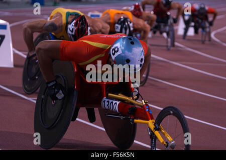 Doha, Katar. 28. Oktober 2015. Event-Übersicht - Herren 800m T54 - Runde 1 Hitze 1 bis 4 auf 2015 IPC Leichtathletik-WM in Doha, Katar. Insgesamt 16 bei Credit: Ionel Sorin Furcoi/Alamy Live News Stockfoto