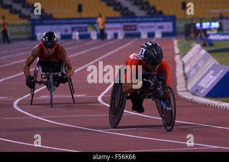 Doha, Katar. 28. Oktober 2015. Event-Übersicht - Herren 800m T54 - Runde 1 Hitze 1 bis 4 auf 2015 IPC Leichtathletik-WM in Doha, Katar. Insgesamt 16 bei Credit: Ionel Sorin Furcoi/Alamy Live News Stockfoto