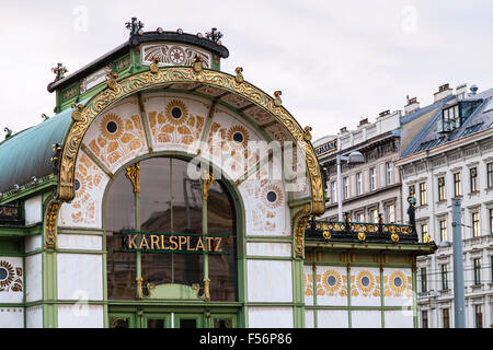 Wien, Österreich - 26. September 2015: Karlsplatz Stadtbahn-Station im Otto Wagner Pavillon in Wien. Otto Wagner, Architekt Stockfoto