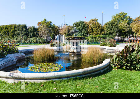 Reisen Sie nach Wien - Brunnen im Volksgarten (Volksgarten) öffentliche Park der Hofburg, Wien, Österreich. Stockfoto