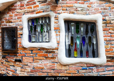 Wien, Österreich - 30. September 2015: Outdoor-Wanddekoration des Kunst Haus Wien (Hundertwasser-Museum). Das KunstHausWien ist mu Stockfoto