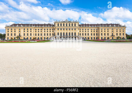Reisen Sie nach Wien - Blick auf Schloss Schönbrunn Palast vom Garten, Wien, Österreich Stockfoto
