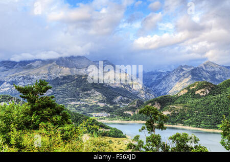 Búbal Stausee, auch genannt Bubal Sumpf ist ein Reservoir befindet sich in den spanischen Pyrenäen Valle de Tena (Huesca). Stockfoto