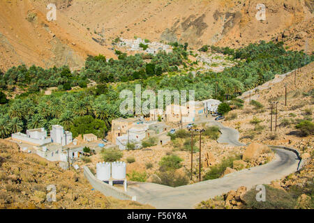 Dorf im Wadi Tiwi Stockfoto