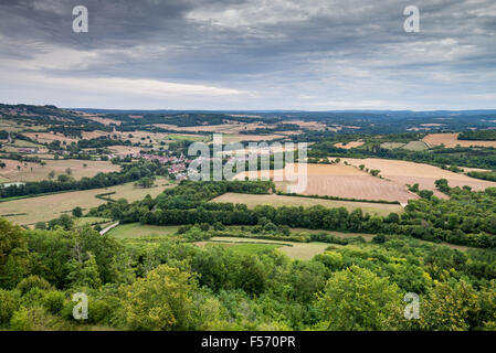 Blick über die Landschaft von Burgund und dem Dorf Saint Pere von Vezelay, Burgund, Frankreich, Europa Stockfoto