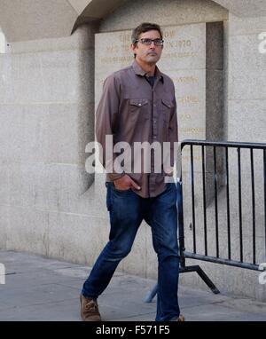 Szenen außerhalb der Old Bailey als Anjem Choudary und Abu Baraa erscheinen in Court Featuring: Louis Theroux Where: London, Vereinigtes Königreich bei: 28. August 2015 Stockfoto