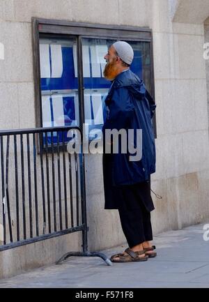 Szenen außerhalb der Old Bailey als Anjem Choudary und Abu Baraa erscheinen in Court Featuring: Yazdani Choudary wo: London, Vereinigtes Königreich bei: 28. August 2015 Stockfoto