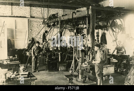 Militär der Armee zu arbeiten, mechanische Suzzara 2. Flotte Depot Workshop, Italien Stockfoto