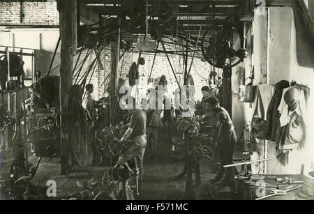 Militär der Armee zu arbeiten, mechanische Suzzara 2. Flotte Depot Workshop, Italien Stockfoto