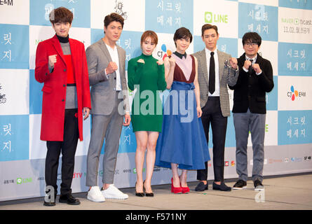 Shin Won-Ho (CROSS-gen), Lee Jae-Yoon, Yoo In-Na, Juri Ueno, T.O.P (Big Bang) und Kim Kang-Hyun: 28. Oktober 2015: südkoreanische Sängerin und Schauspielerin Shin Won-Ho, Schauspieler Lee Jae-Yoon, singaporean Yoo In-Na, japanische Schauspielerin Juri Ueno, südkoreanischer Schauspieler und Sänger T.O.P und südkoreanischen Schauspieler Kim Kang-Hyun (L-R) darstellen, während ein Presse-Präsentation des neuen Dramas , "Geheime Botschaft" in Seoul, Südkorea. "Secret Message" ist ein Koreanisch-japanische Web-Drama-Serie die von Anfang November online ausgestrahlt wird. © Lee Jae-Won/AFLO/Alamy Live-Nachrichten Stockfoto