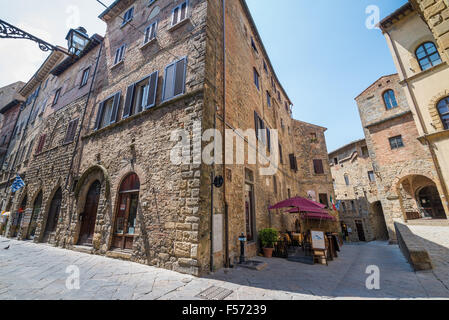 Straßenszene, Volterra, Toskana, Italien, EU, Europa. Stockfoto