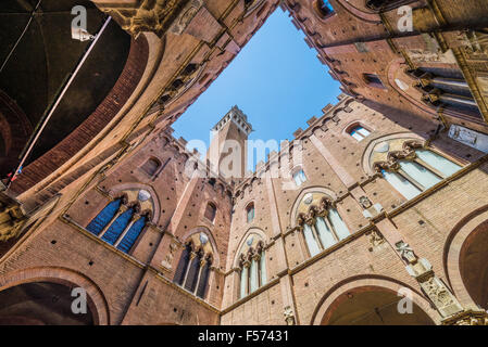 La Torre del Mangia in Siena gesehen vom Hof des Rathauses, Toskana, Italien, Europa Stockfoto