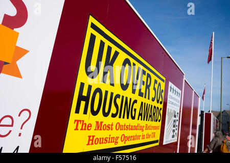 Plakat-Förderung UK über 50er Housing Awards auf Neuentwicklung Stockfoto