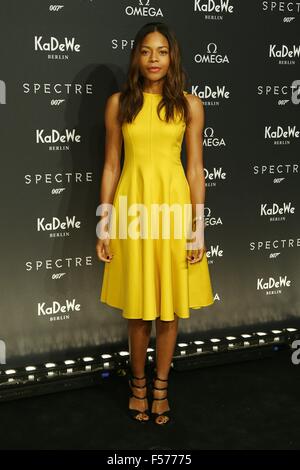 Berlin, Deutschland. 28. Oktober 2015. Naomie Harris an der OMEGA - James Bond Ausstellung in Berlin. 28.10.2015/Picture Allianz Credit: Dpa picture-Alliance/Alamy Live News Stockfoto