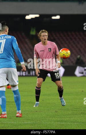 Neapel, Italien. 28. Oktober 2015. Oscar Hiljemark (Palermo) in Aktion während der Fußball-match zwischen SSC Neapel und Palermo im Stadio San Paolo. © Salvatore Esposito/Pacific Press/Alamy Live-Nachrichten Stockfoto