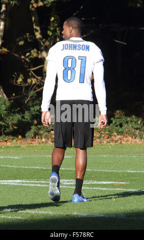 Watford, Hertfordshire, UK. 28. Oktober 2015. Wide Receiver CALVIN JOHNSON bei den Detroit Lions Praxis und Presse Interviews im The Grove Hotel, Chandlers überqueren, Watford, Herts. Detroit sind hier in der neuesten NFL International Series-Spiel im Wembley-Stadion gegen Kansas City Chiefs Jaguare am 1. November 2015 spielen Photo Credit: KEITH MAYHEW/Alamy Live News Stockfoto