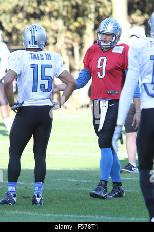 Watford, Hertfordshire, UK. 28. Oktober 2015. Quarterback MATTHEW STAFFORD in der Detroit Lions Praxis und Presse-Interviews im The Grove Hotel, Chandlers überqueren, Watford, Herts. Detroit sind hier in der neuesten NFL International Series-Spiel im Wembley-Stadion gegen Kansas City Chiefs Jaguare am 1. November 2015 spielen Photo Credit: KEITH MAYHEW/Alamy Live News Stockfoto