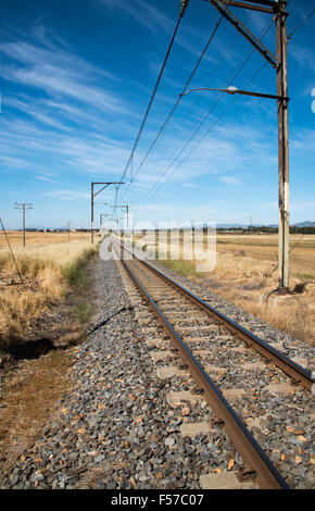 Einzigen Eisenbahnstrecke durch die Wheatlands des Swartland Region Südafrika Stockfoto