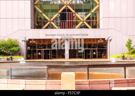 Das Hennepin County Government Center-Hochhaus an der 6th Street in der Innenstadt von Minneapolis MN Stockfoto