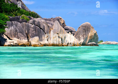 Strand von Anse Reunion, Granitfelsen, La Digue Island, Seychellen Stockfoto