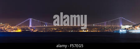 Bosporus-Brücke in der Nacht, Goldenes Horn, Bosporus, Istanbul, Europäische Side, Türkei Stockfoto