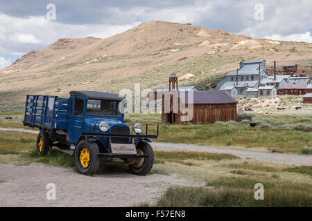 Oldtimer LKW Dodge Graham, Baujahr 1927, Parken hinter alten Holzhäusern und Bergbau Altbauten, Geisterstadt Stockfoto