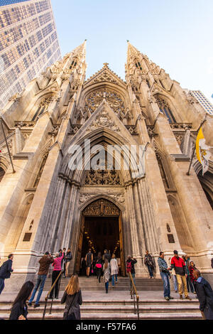 St. Patricks Kathedrale am 5. Fifth Avenue, Manhattan, New York City, Vereinigte Staaten von Amerika. Stockfoto