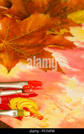 Herbstlaub Malerei mit Aquarellfarben Stockfoto