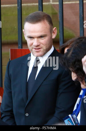 Liverpool Cathedral, Liverpool, UK. 29. Oktober 2015. Beerdigung von Howard Kendall. Manchester United und ehemalige Everton-Spieler Wayne Rooney heutigen Trauerfeier in Liverpools anglikanische Kathedrale für den ehemaligen Everton Manager, Howard Kendall, kümmert sich der Anfang dieses Monats verstorben im Alter von 69 Jahren. Bildnachweis: Aktion Plus Sport/Alamy Live-Nachrichten Stockfoto