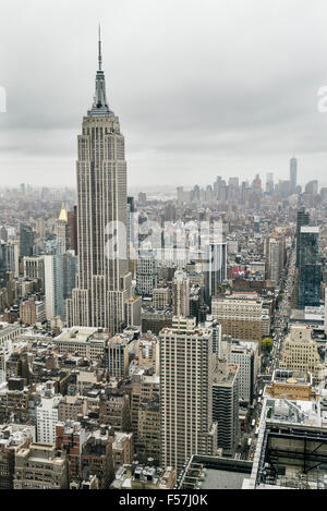 Vue von Midtown von der Bank of America Tower im Bryant Park Stockfoto