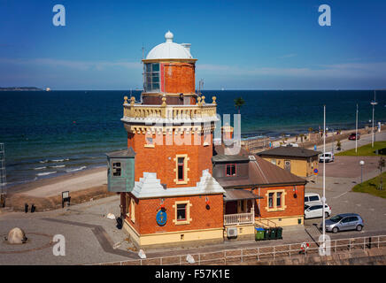 HELSINGBORG, Schweden - 5. August 2015: Leuchtturm im Hafen von Helsingborg. 5. August 2015. Helsingborg, Schweden. Stockfoto