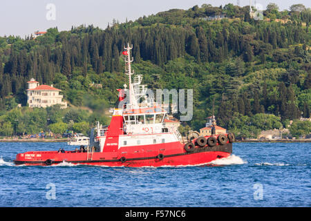 Fluss Bosporus Schifffahrt Schlepper Stockfoto