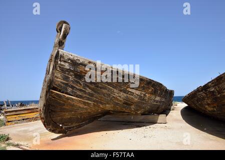 Alten Thunfisch Angeln Baots, Tonnara di Bonagia, Valderice, Provinz Trapani, Sizilien, Italien Stockfoto