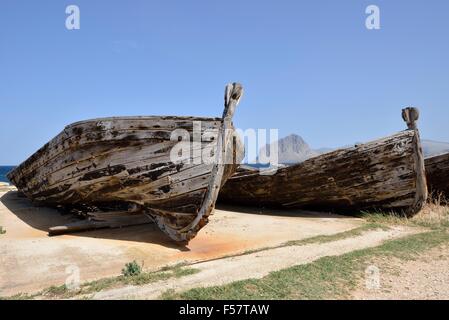 Alten Thunfisch Angeln Baots, Tonnara di Bonagia, Valderice, Provinz Trapani, Sizilien, Italien Stockfoto