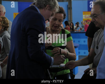 Antiques Roadshow während der Dreharbeiten im Javits Center in New York City, einer Keno Brüder Unterzeichnung Autogramm. Stockfoto