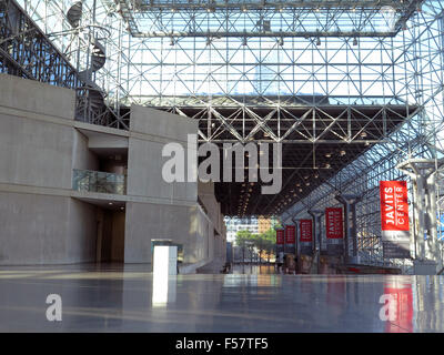 Das Jacob Javits Convention Center in New York City, entworfen vom Architekten I.M. Pei Stockfoto