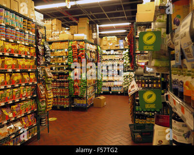 Interieur des Lebensmittelgeschäft in Midtown Manhattan, New York City. Stockfoto